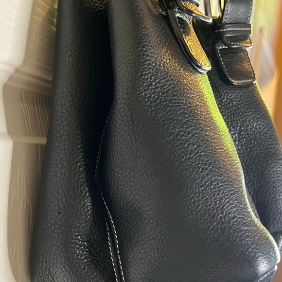 Tignanello Black Pebbled Leather Satchel/shoulder bag in good used condition. - Picture 9 of 10